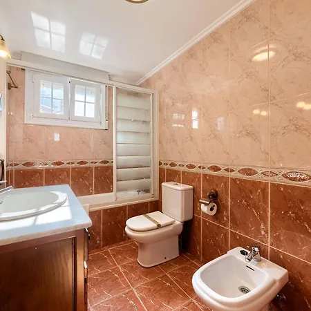 La Ballena By Next Stop Bilbao * Castro Urdiales